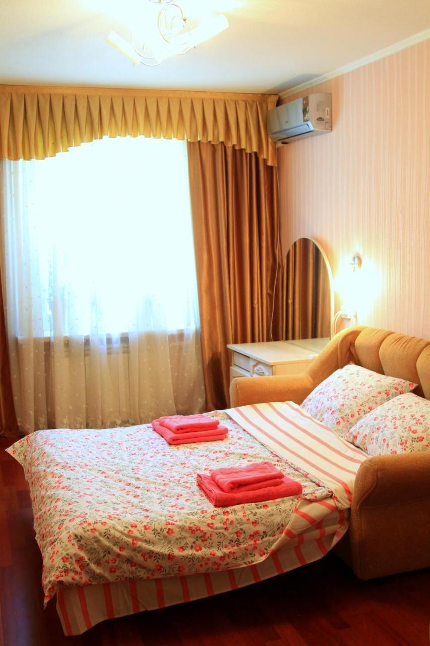 Apartment Near Metro Akademgorodok Kiev Buitenkant foto