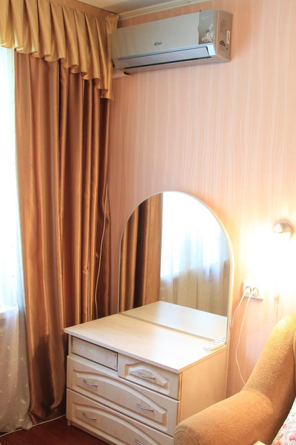 Apartment Near Metro Akademgorodok Kiev Buitenkant foto