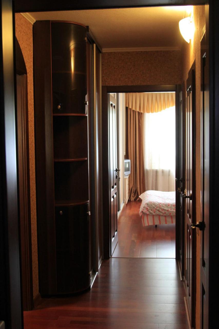 Apartment Near Metro Akademgorodok Kiev Buitenkant foto