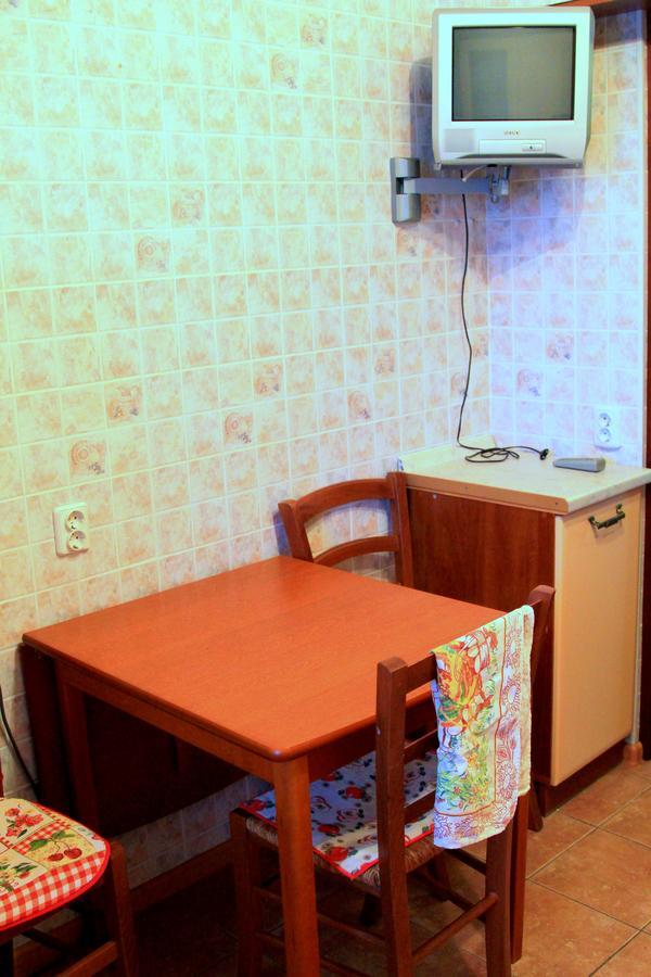 Apartment Near Metro Akademgorodok Kiev Buitenkant foto