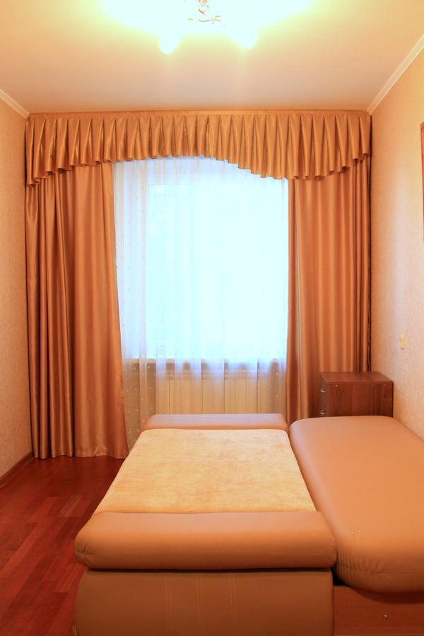 Apartment Near Metro Akademgorodok Kiev Buitenkant foto
