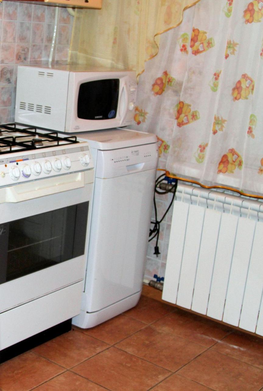 Apartment Near Metro Akademgorodok Kiev Buitenkant foto